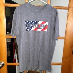 Mens Oakley t-shirt